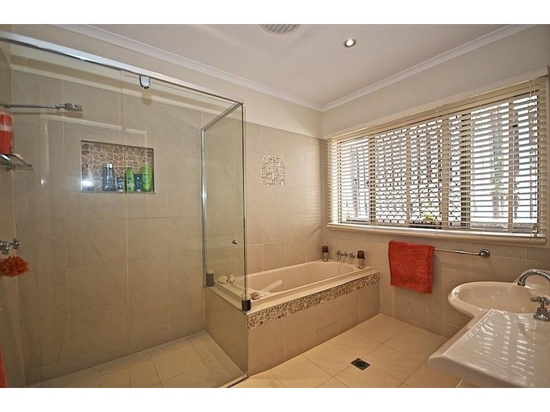 5 Benalla Ct, Parkwood QLD 4214