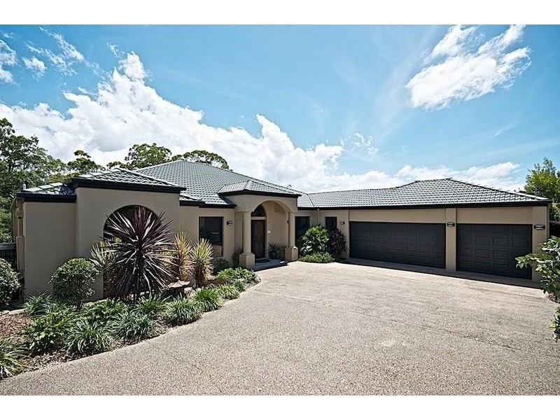 11 Leeds Cl, Arundel QLD 4214