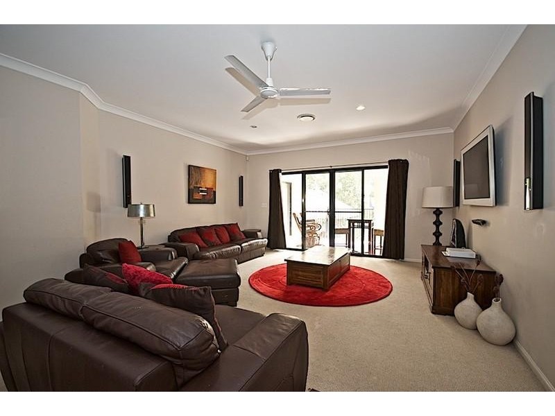 11 Leeds Cl, Arundel QLD 4214