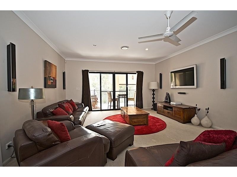 11 Leeds Cl, Arundel QLD 4214