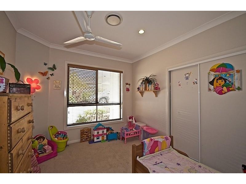 11 Leeds Cl, Arundel QLD 4214