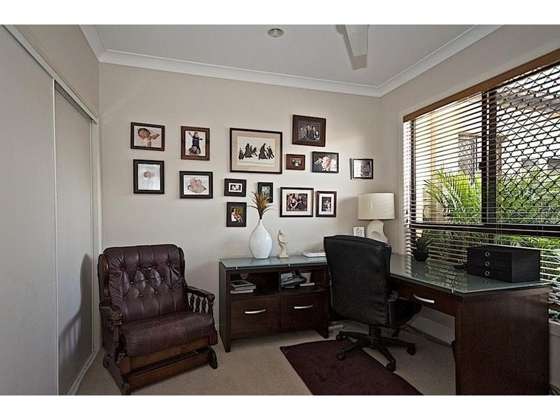 11 Leeds Cl, Arundel QLD 4214