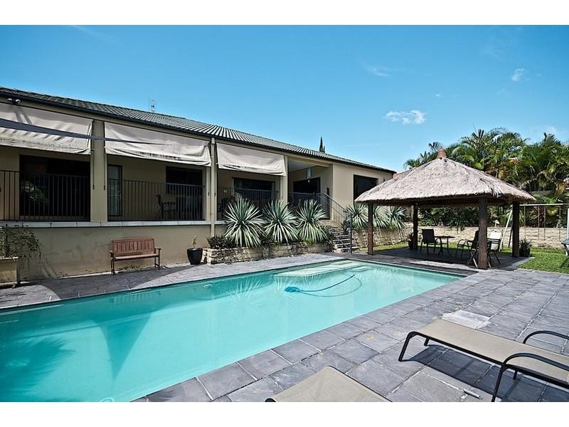 11 Leeds Cl, Arundel QLD 4214