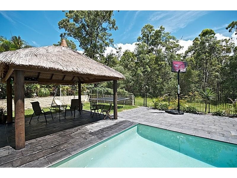 11 Leeds Cl, Arundel QLD 4214