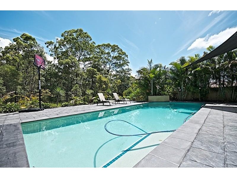 11 Leeds Cl, Arundel QLD 4214