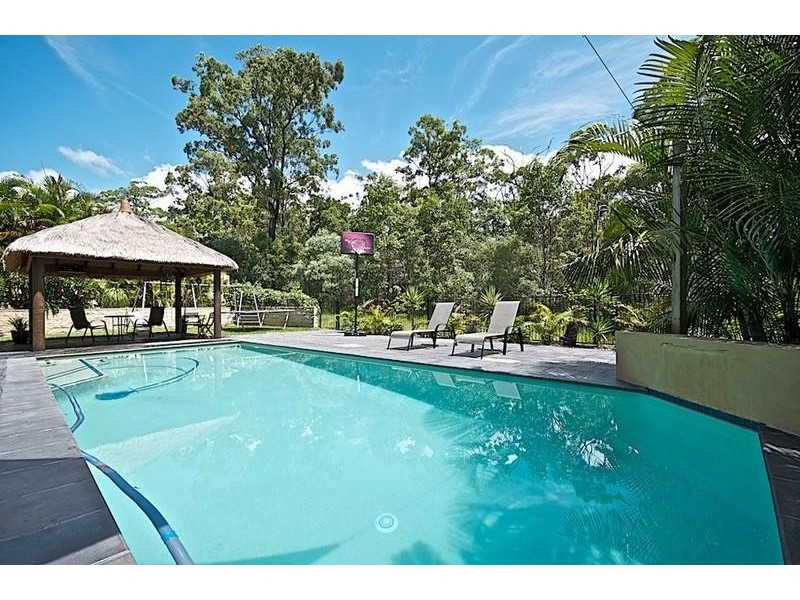 11 Leeds Cl, Arundel QLD 4214