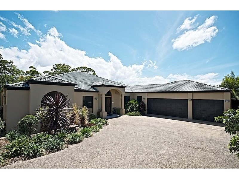 11 Leeds Cl, Arundel QLD 4214