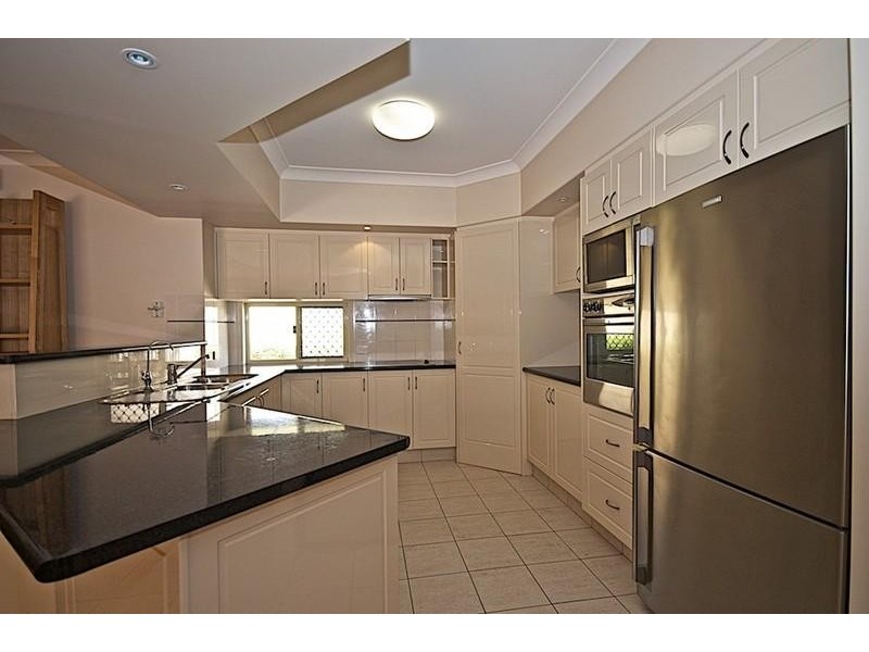 12 Portreeves Pl, Arundel QLD 4214