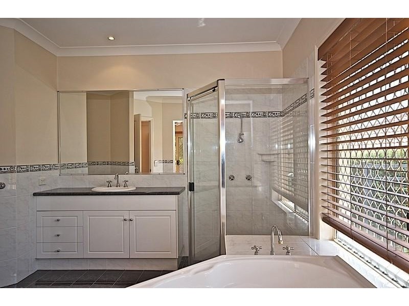 12 Portreeves Pl, Arundel QLD 4214