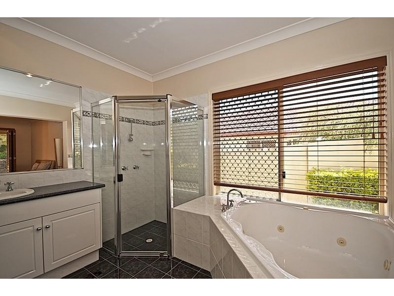 12 Portreeves Pl, Arundel QLD 4214