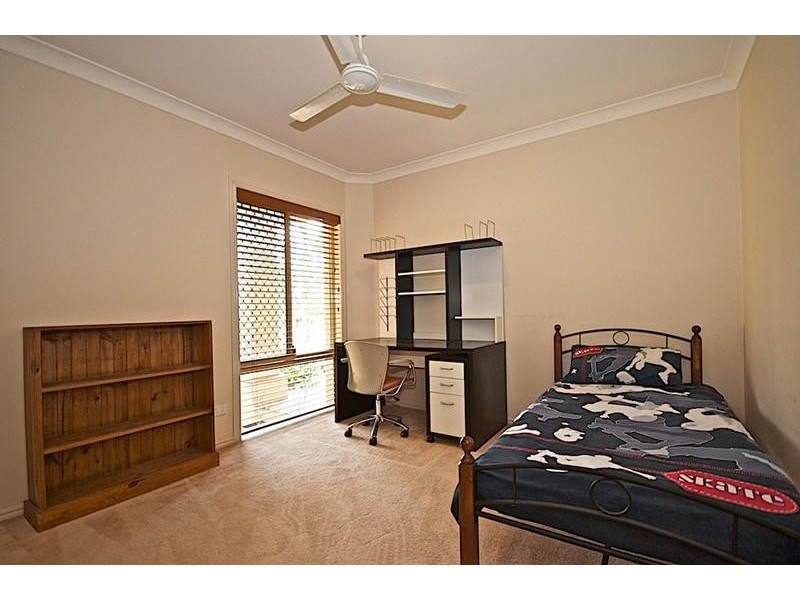 12 Portreeves Pl, Arundel QLD 4214