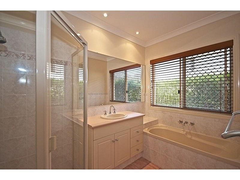 12 Portreeves Pl, Arundel QLD 4214