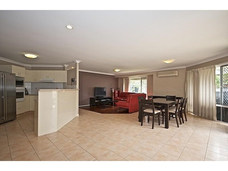 2 Dylan St, Arundel QLD 4214