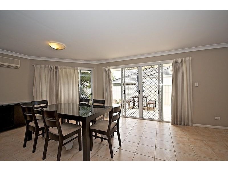 2 Dylan St, Arundel QLD 4214