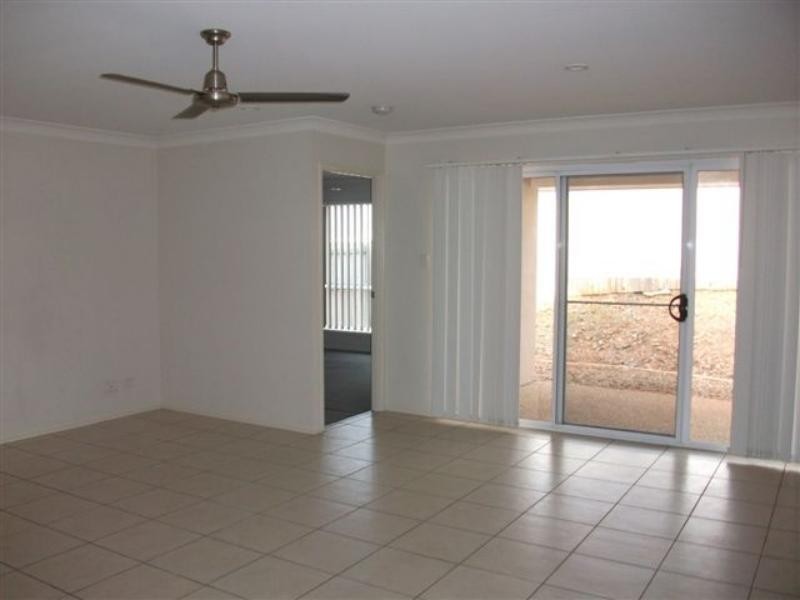 1/14 Paris Pde, Ormeau QLD 4208