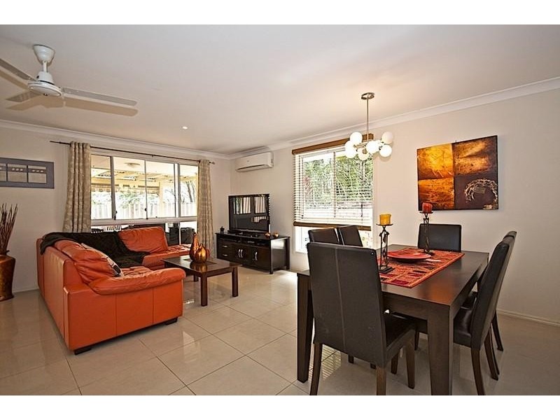 6 Yarraglen Pl, Parkwood QLD 4214