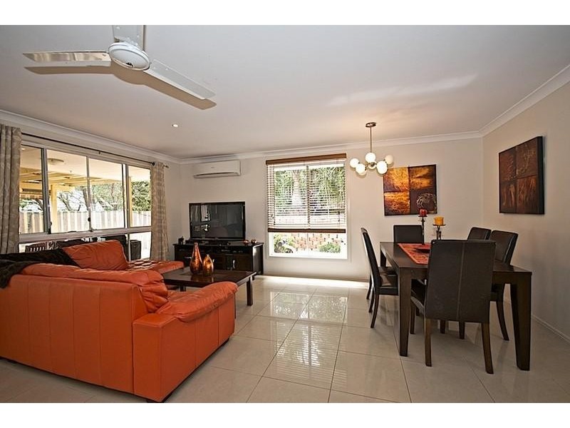 6 Yarraglen Pl, Parkwood QLD 4214