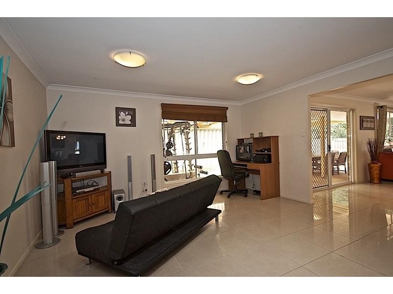 6 Yarraglen Pl, Parkwood QLD 4214
