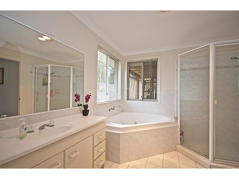 6 Yarraglen Pl, Parkwood QLD 4214