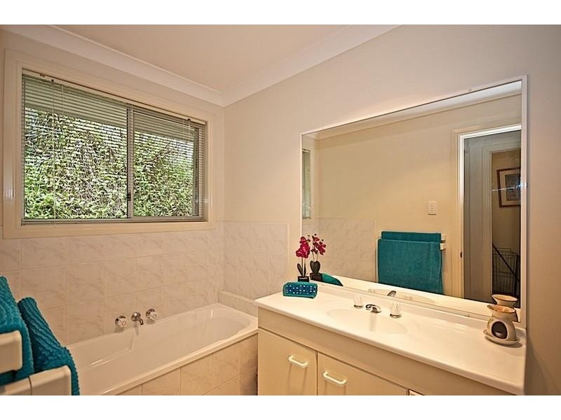 6 Yarraglen Pl, Parkwood QLD 4214