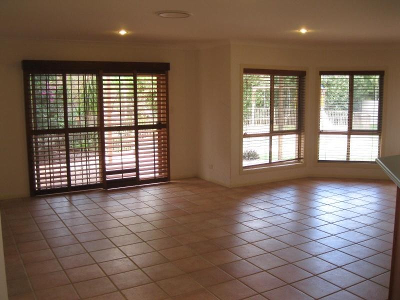 11 Adeliza  Ct, Arundel QLD 4214