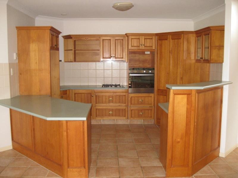 11 Adeliza  Ct, Arundel QLD 4214