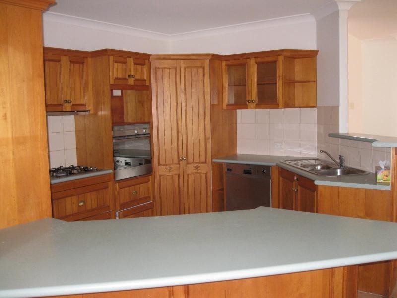 11 Adeliza  Ct, Arundel QLD 4214