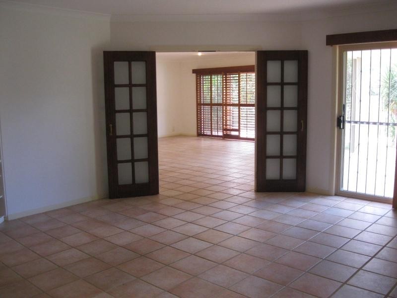 11 Adeliza  Ct, Arundel QLD 4214