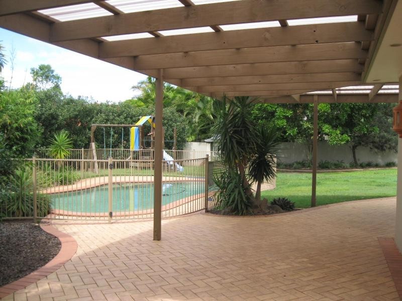 11 Adeliza  Ct, Arundel QLD 4214