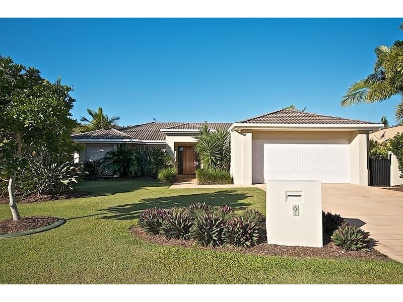 9 Shoreham Ch, Arundel QLD 4214