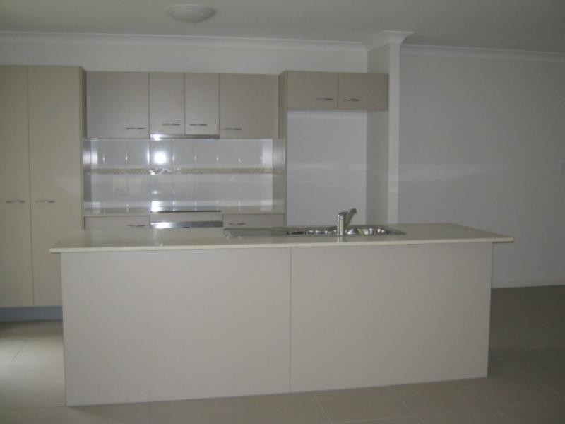 10 Somerset Tce, Holmview QLD 4207