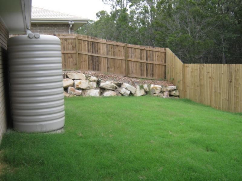 10 Somerset Tce, Holmview QLD 4207