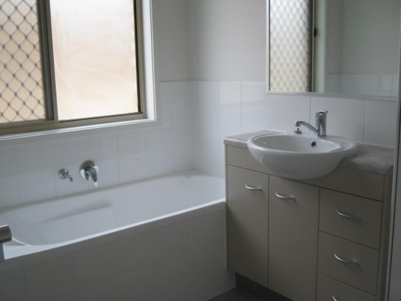 10 Somerset Tce, Holmview QLD 4207