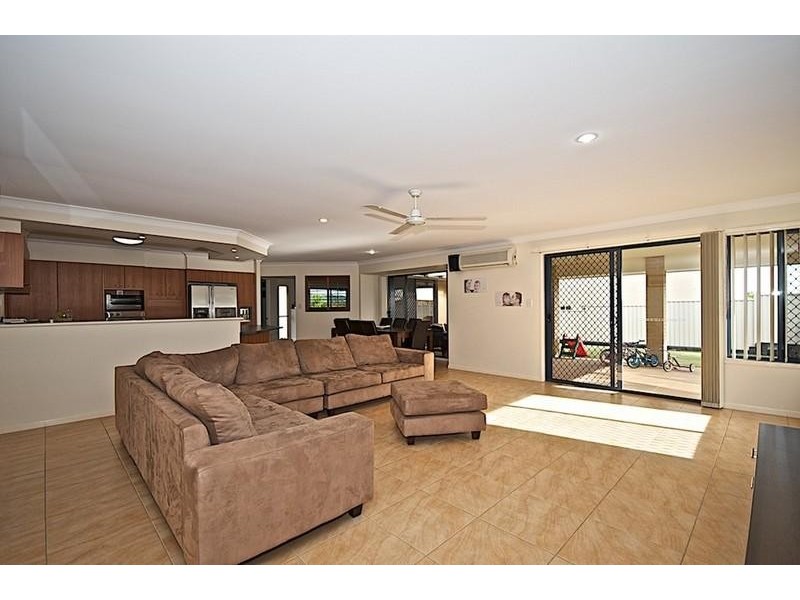 71 Christina Ryan Way, Arundel QLD 4214