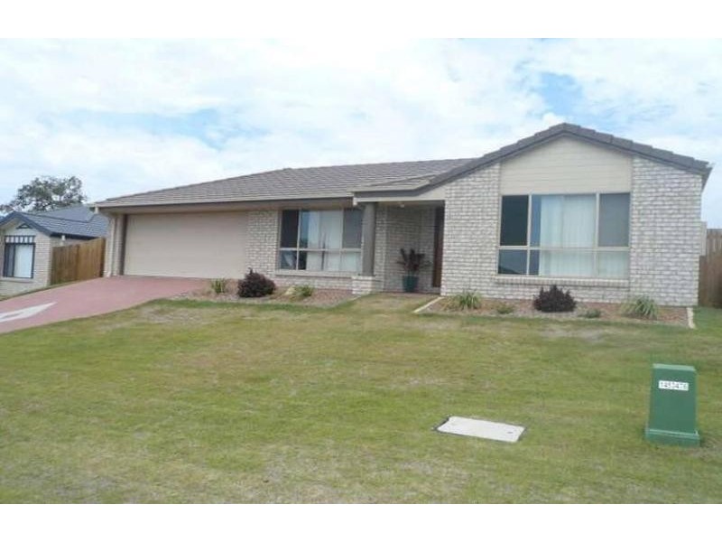18 Charlton Pl, Regents Park QLD 4118