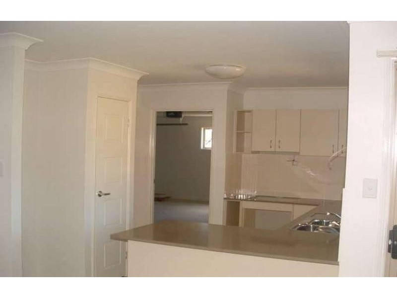 18 Charlton Pl, Regents Park QLD 4118