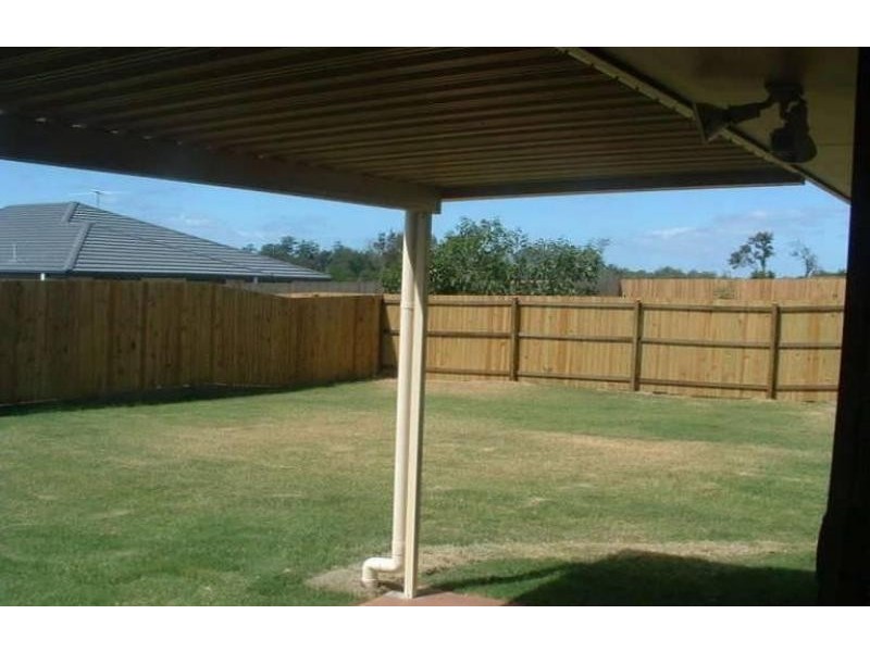 18 Charlton Pl, Regents Park QLD 4118