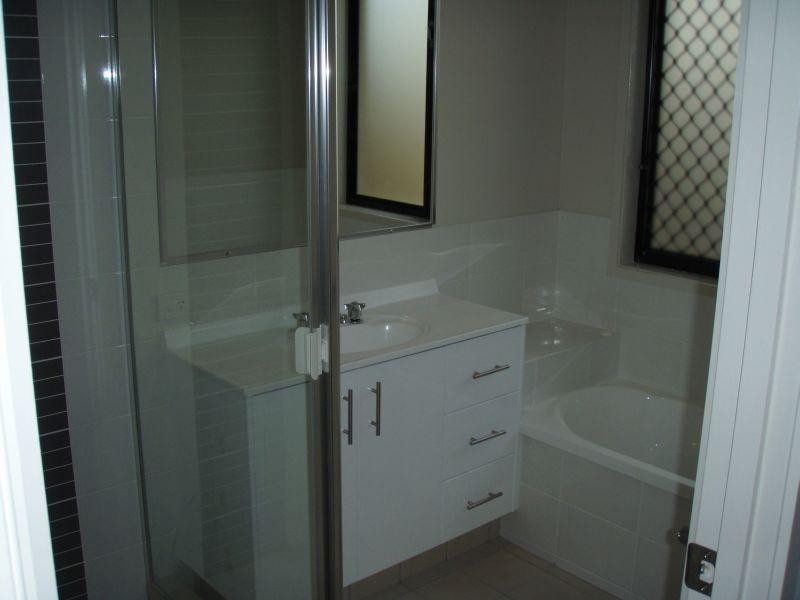 8 Sanctuary Pkwy, Waterford QLD 4133