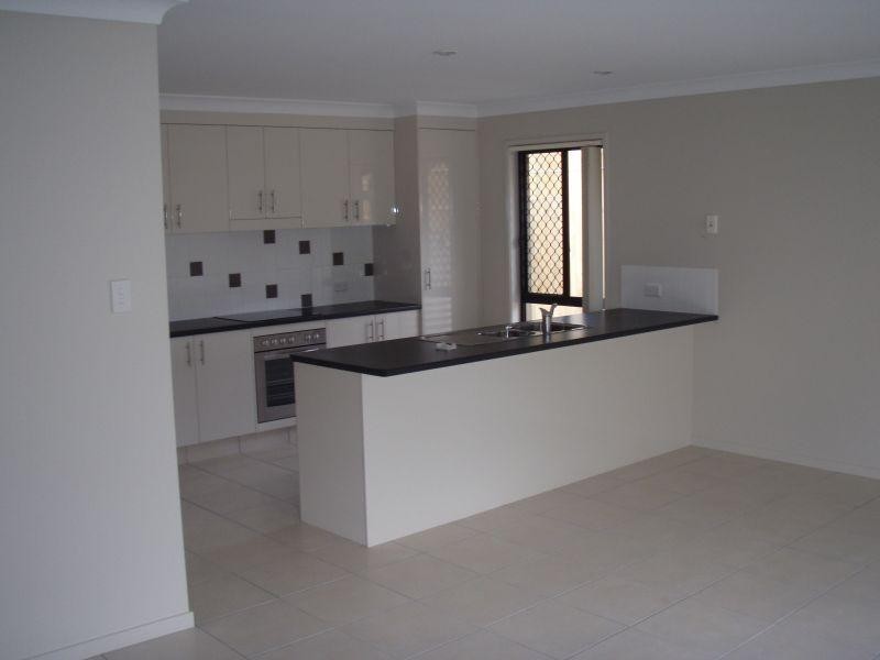 8 Sanctuary Pkwy, Waterford QLD 4133