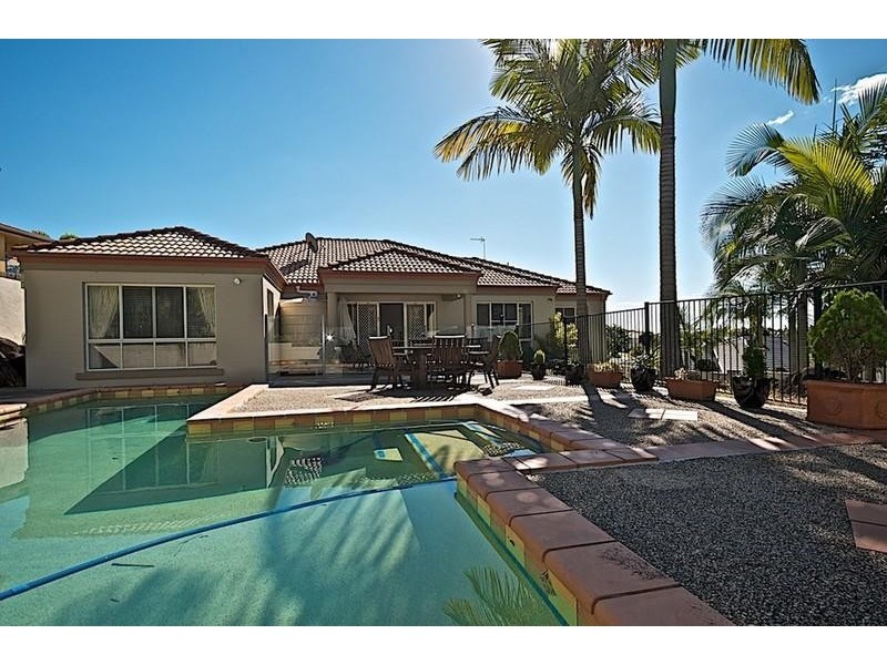 4 Neri Cres, Arundel QLD 4214