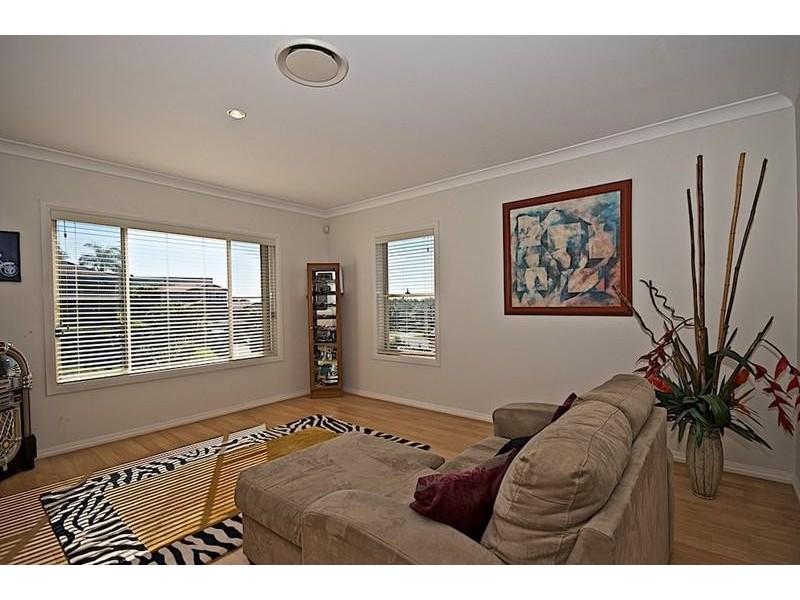 4 Neri Cres, Arundel QLD 4214