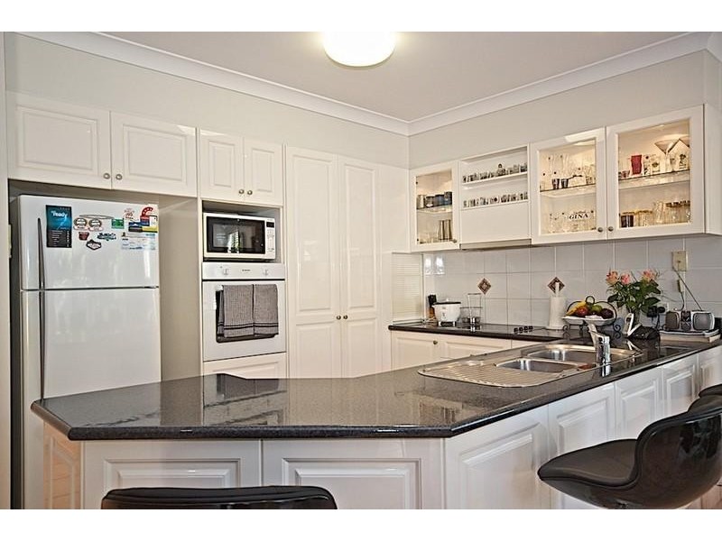 4 Neri Cres, Arundel QLD 4214