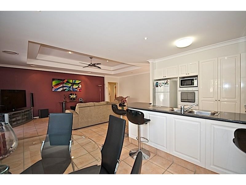 4 Neri Cres, Arundel QLD 4214
