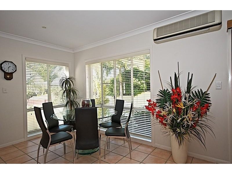 4 Neri Cres, Arundel QLD 4214