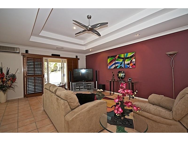 4 Neri Cres, Arundel QLD 4214