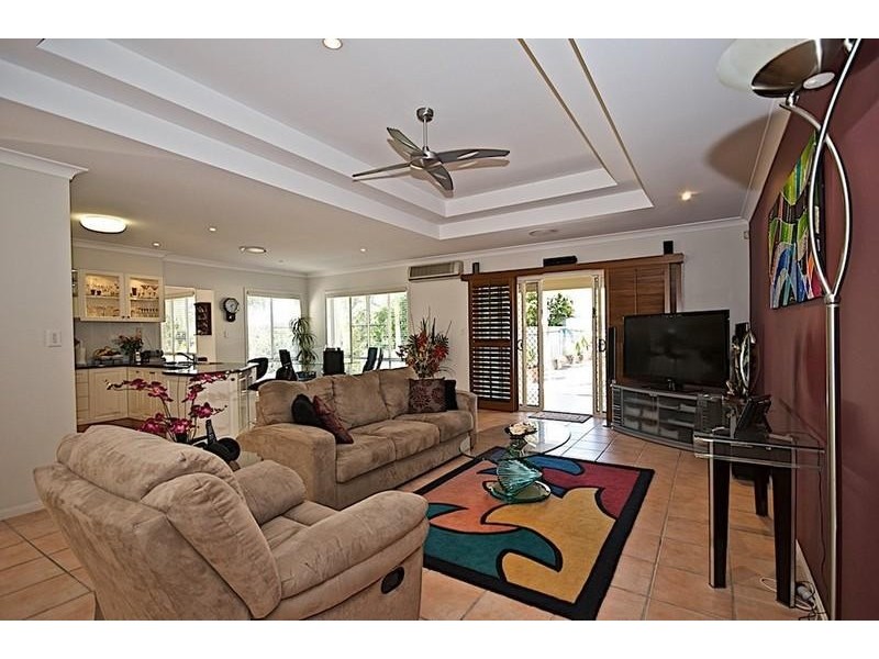 4 Neri Cres, Arundel QLD 4214