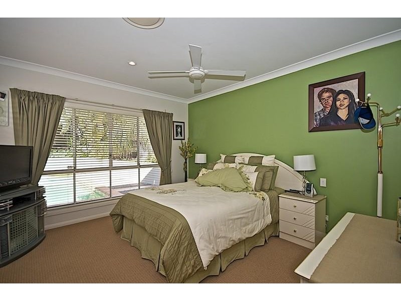 4 Neri Cres, Arundel QLD 4214