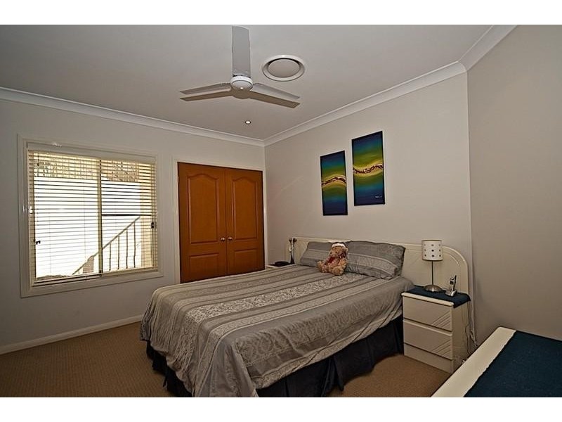 4 Neri Cres, Arundel QLD 4214