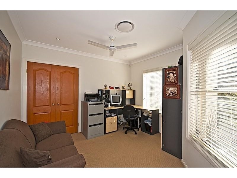 4 Neri Cres, Arundel QLD 4214