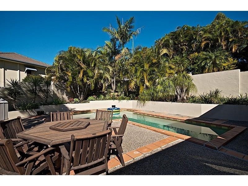 4 Neri Cres, Arundel QLD 4214